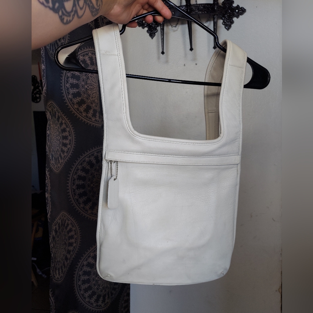 Vintage Coach White Slim Backpack 🤍 9405